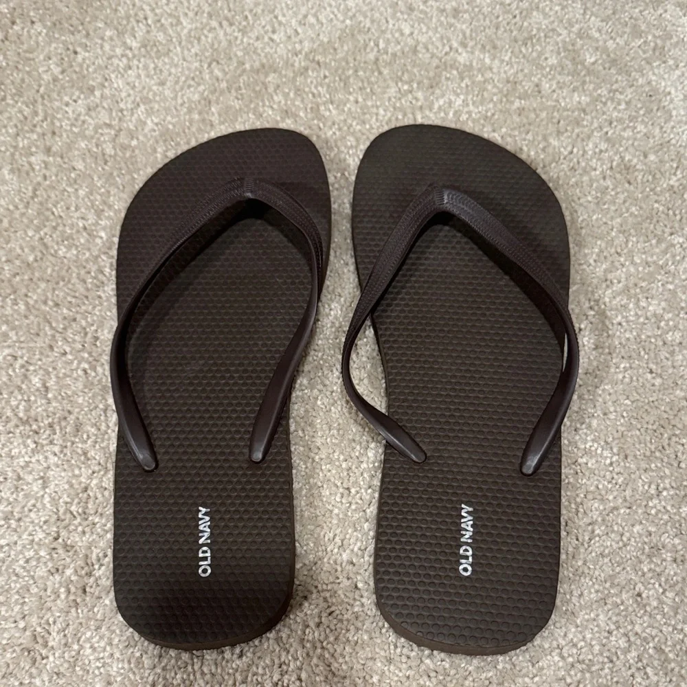 Old Navy Dark Brown Flip Flops - Picture 1 of 5